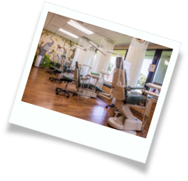 Waiting area with wall art of a giraffe