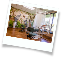 Waiting area with wall art of a giraffe